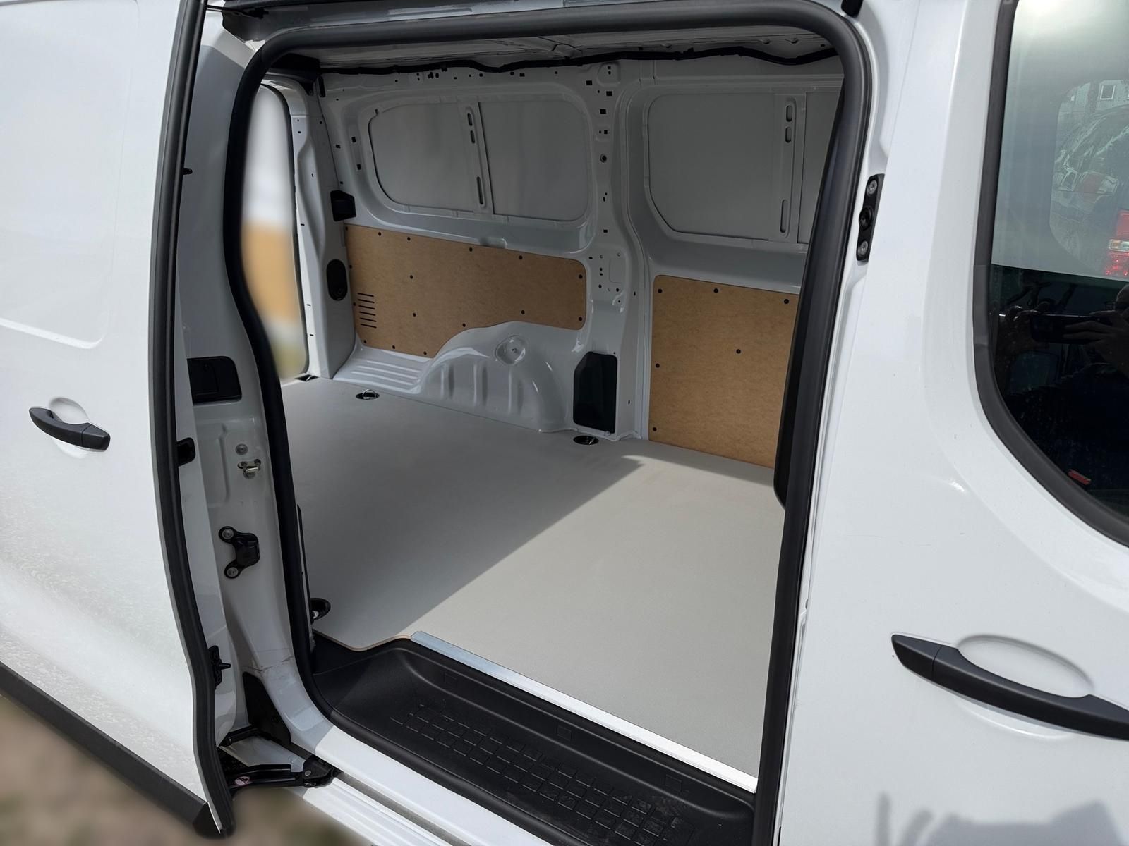 Fahrzeugabbildung Fiat Scudo XL Kastenwagen 150 MT6