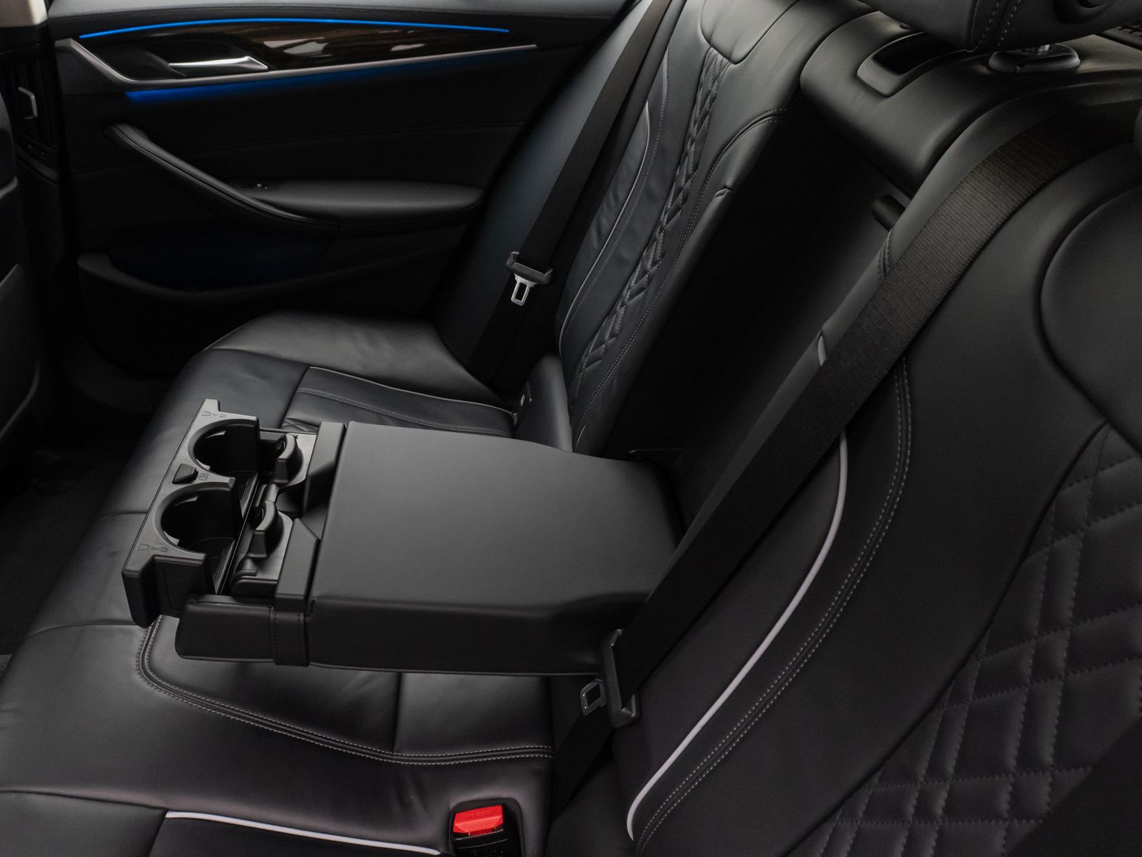Fahrzeugabbildung BMW 530e  Luxury Line Kamera Laser HUD HiFi Komfort