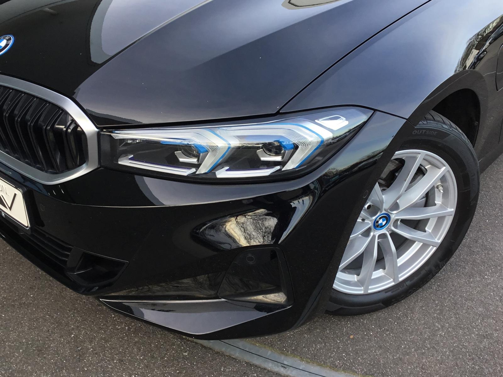 BMW 330e xDrive Touring LC PROF+HUD+PANO+AHK+KAMERA