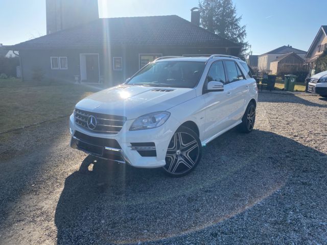 Mercedes-Benz ML 250 BlueTEC 4MATIC AMG Paket