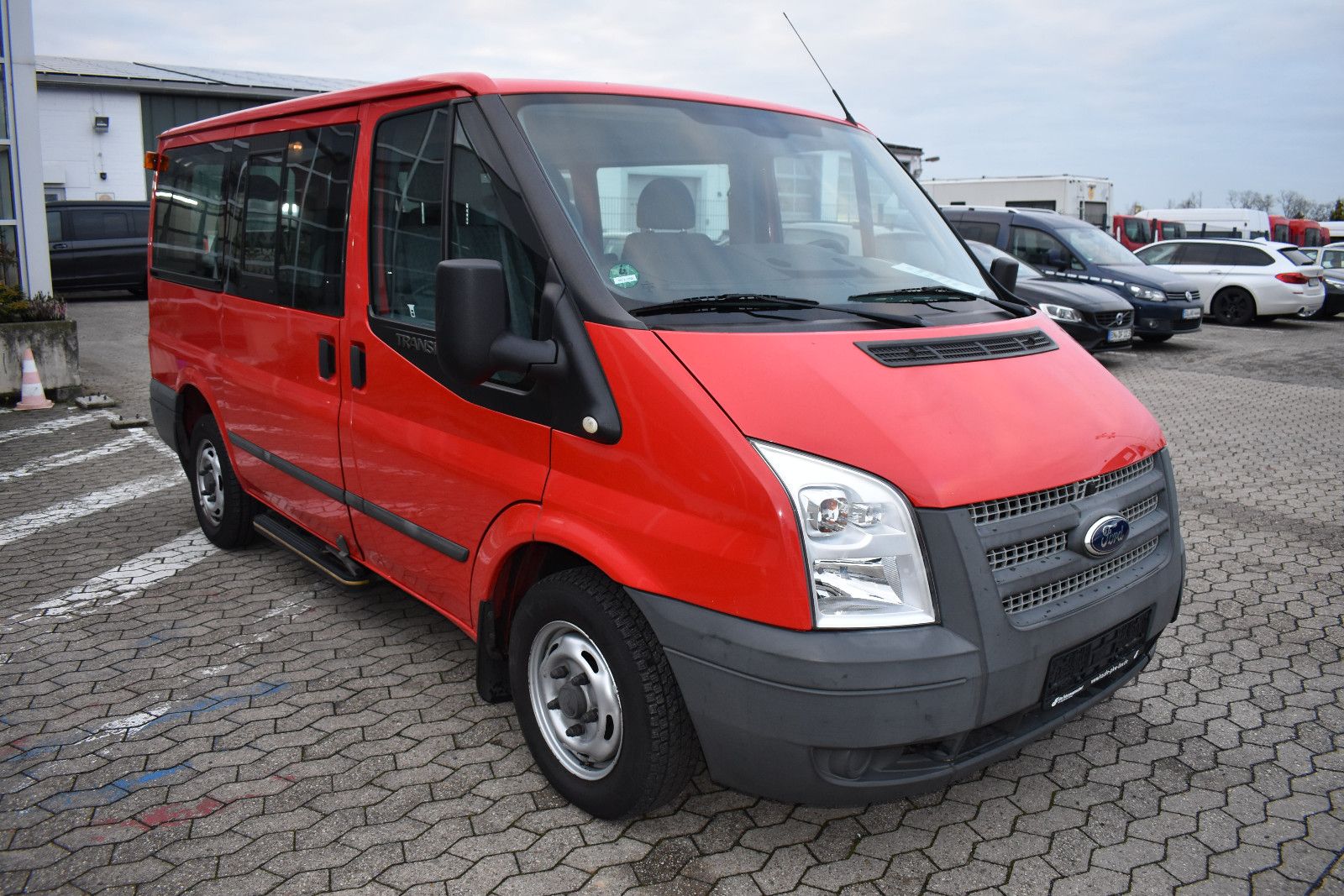 Fahrzeugabbildung Ford Transit Kombi FT 280 K Behindertengerecht *1649