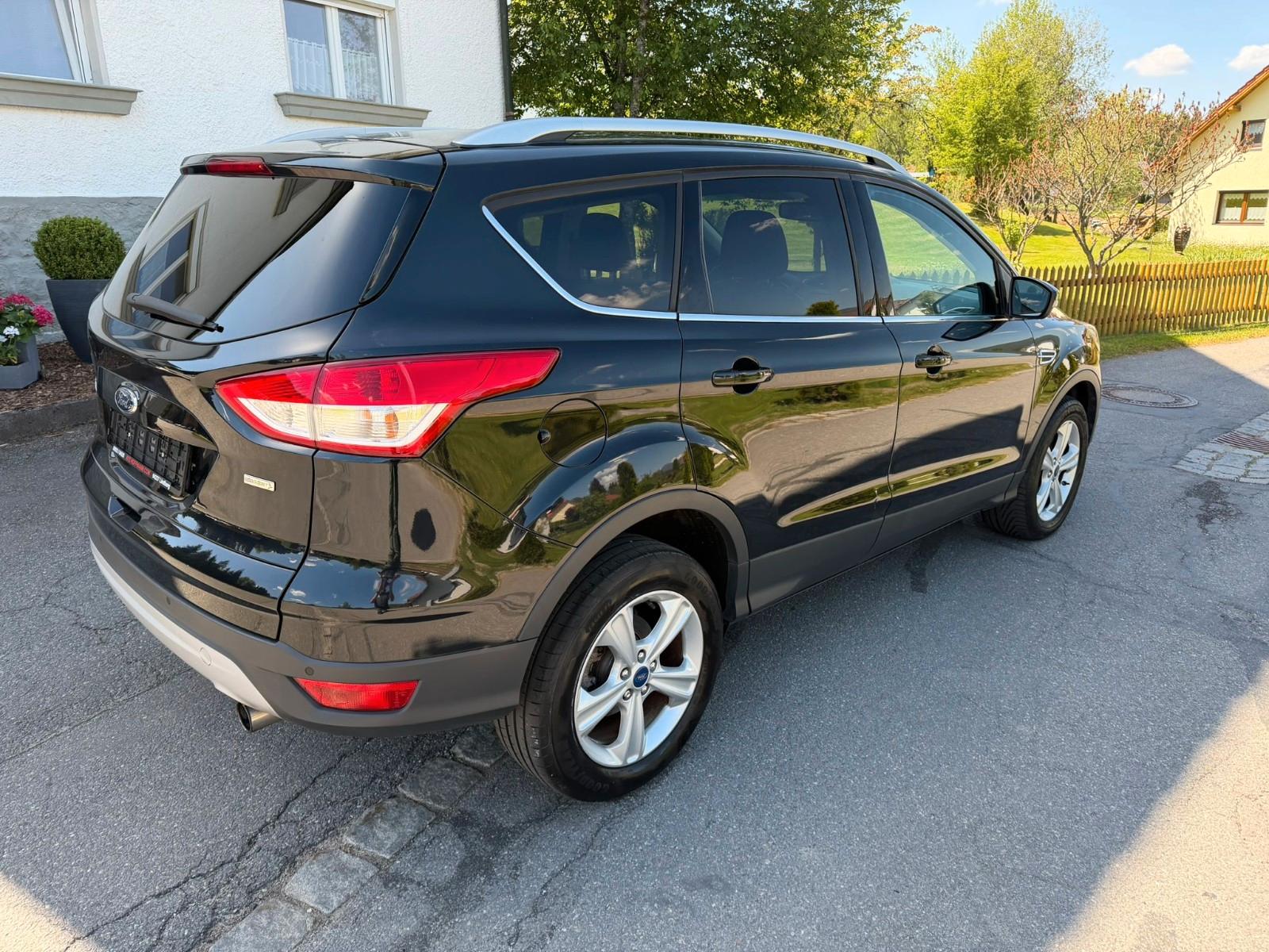 Ford Kuga Titanium*4x4*SHZ*HU neu*