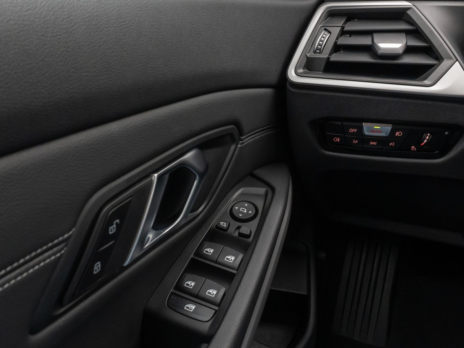 Fahrzeugabbildung BMW 320d Lim. DAB HUD CockPitPro Leder PDC Sport