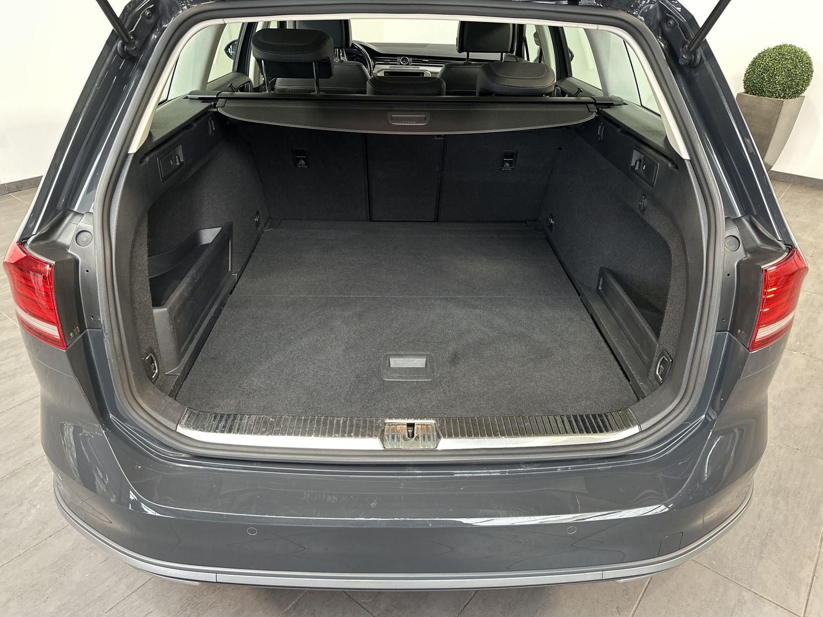 Fahrzeugabbildung Volkswagen Passat Alltrack 2.0 TSI DSG NAV+SHZ+ACC+KAMERA+2