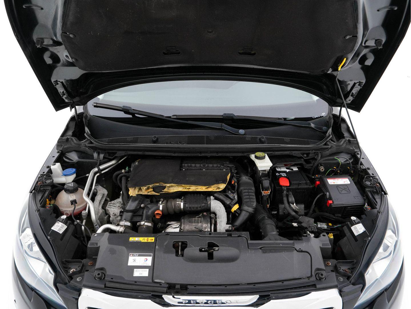 Peugeot 308 2015 — photo 26