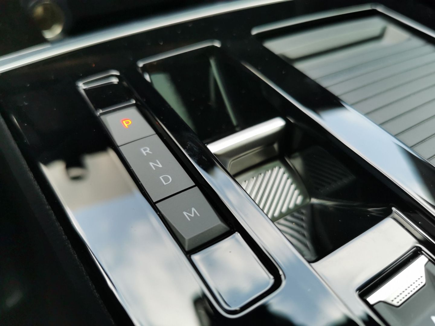 Fahrzeugabbildung Opel Astra Ultimate HUD Panorama Navi Memory Sitz SHZ