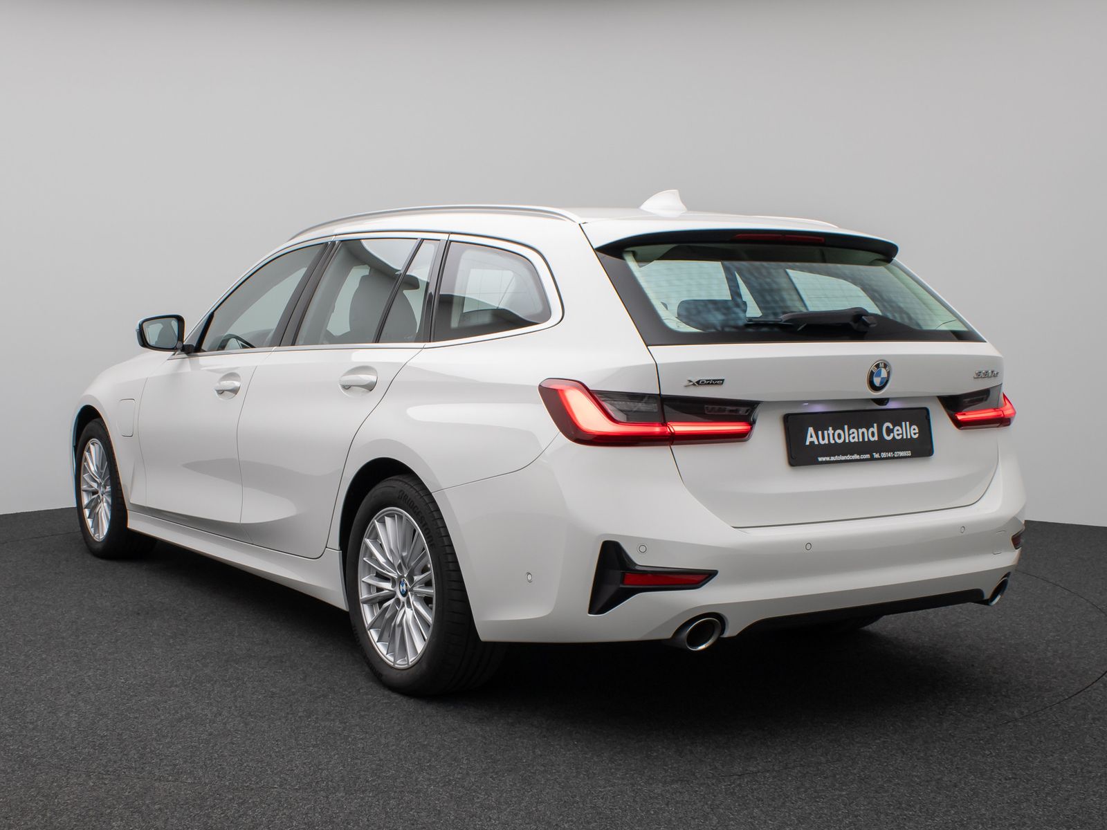 Fahrzeugabbildung BMW 330e xD Sport Line Kamera DAB Stop&Go Alarm LED