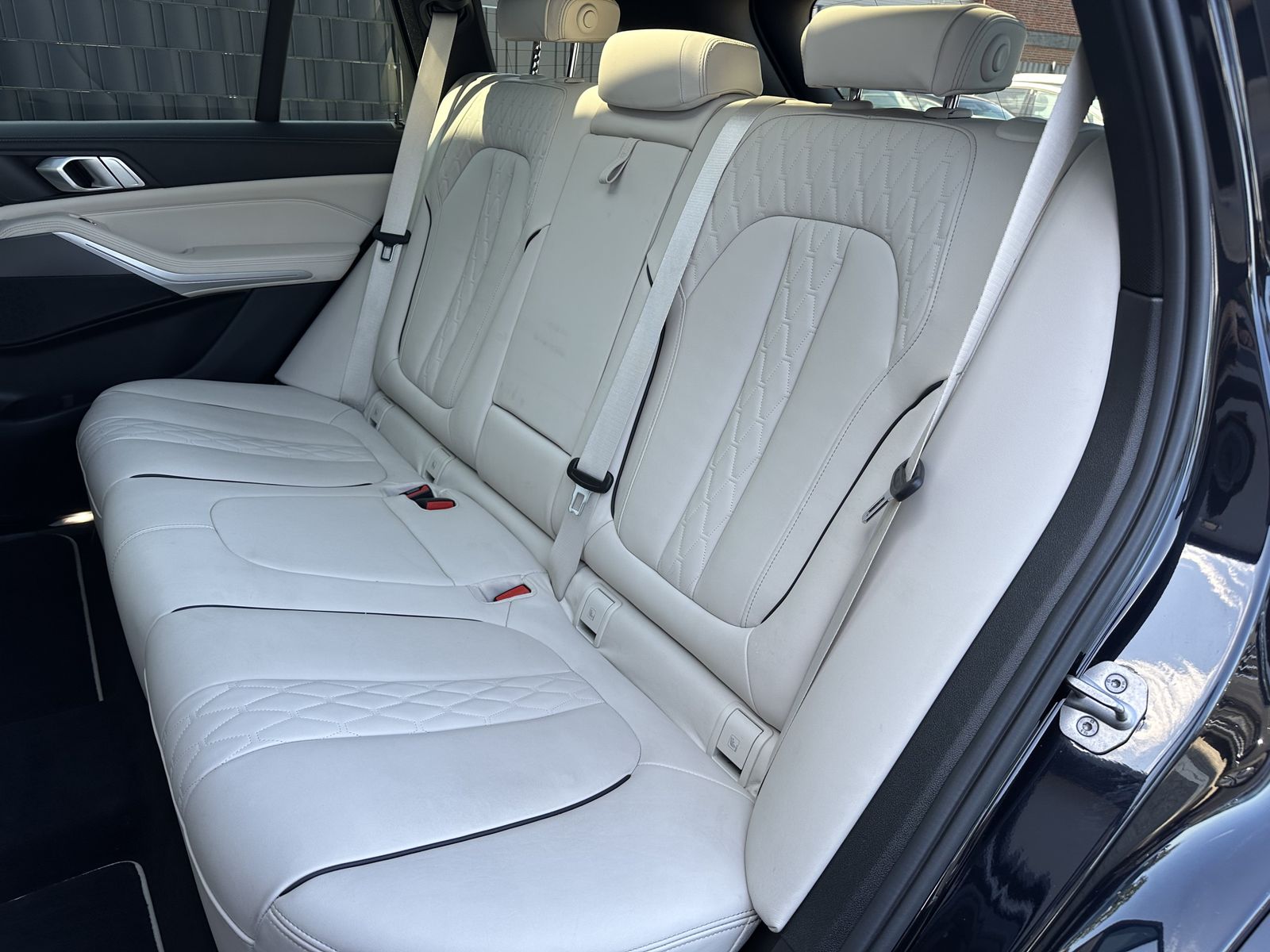 Fahrzeugabbildung BMW X5 xDrive40d M-Sport NAV+LASER+PANO+HEAD-UP+22ZO