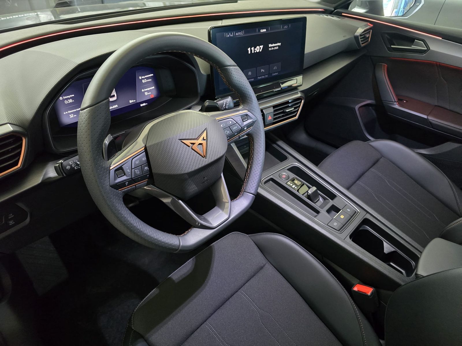 Fahrzeugabbildung CUPRA Leon 1.5 eTSI DSG MATRIX-LED*ACC*AHK*KAMERA*18"