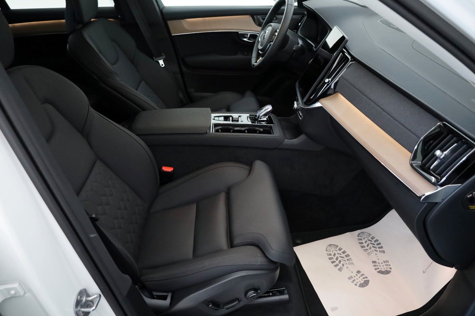 Fahrzeugabbildung Volvo XC90 Plus Bright AWD,7Sitz,4xSH,360°,HUD,ACC,AHK