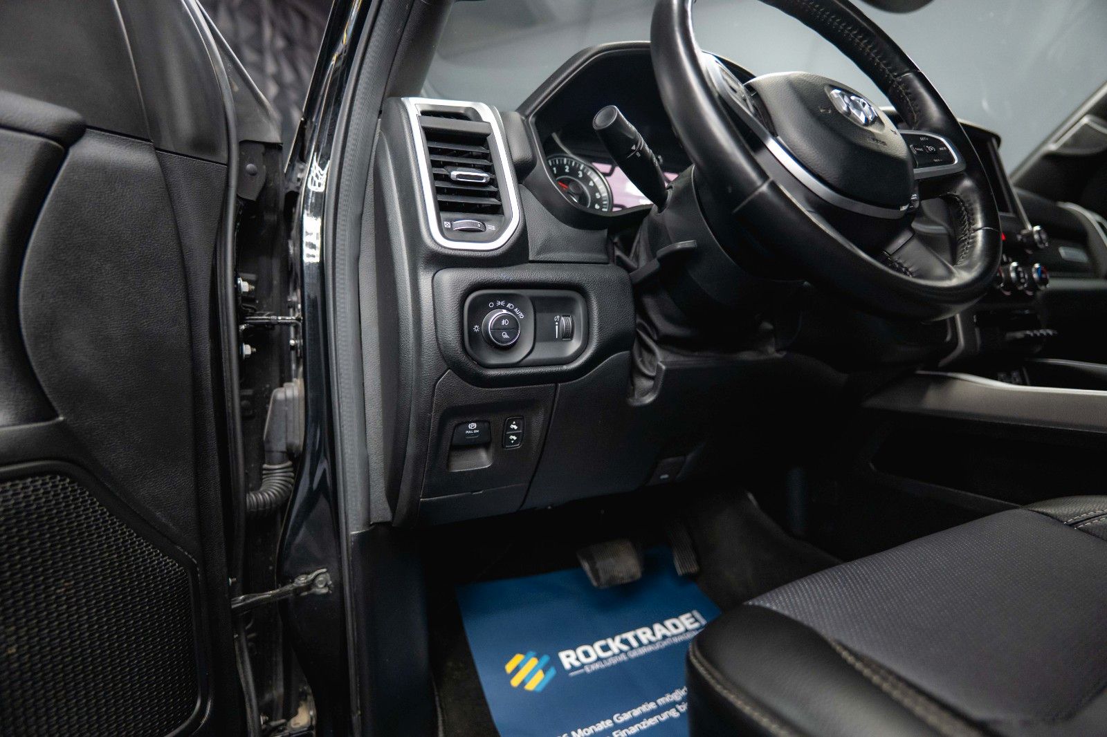 Fahrzeugabbildung Dodge RAM 5.7 V8 HEMI 4x4 OFFROAD BLACK EDITION *19%