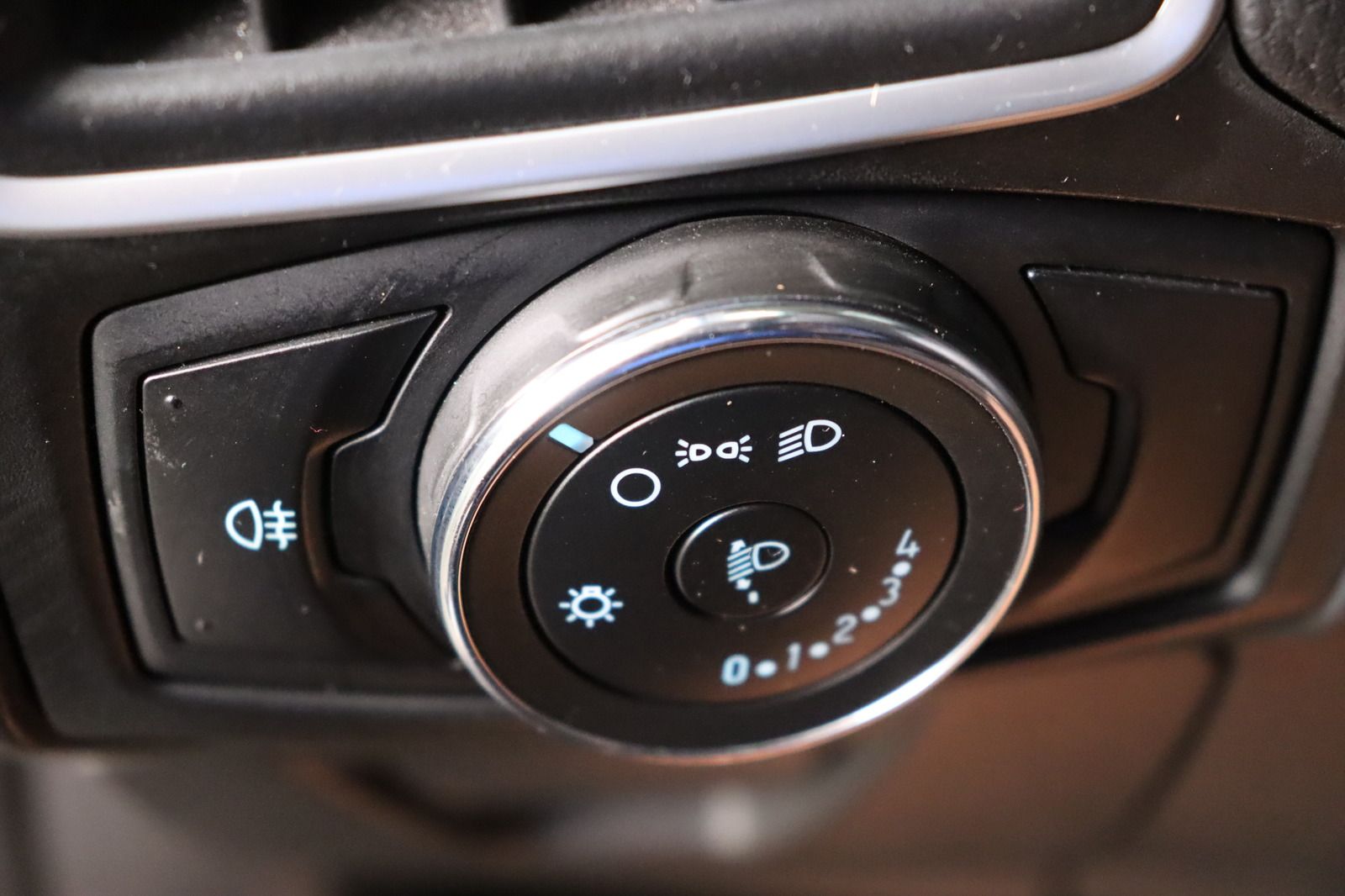 Fahrzeugabbildung Ford Focus 1.6 EcoBoost Turnier * 1. Hand * Anhängerk