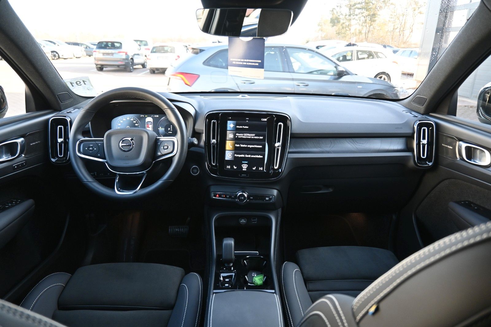 Fahrzeugabbildung Volvo XC40 T4 Recharge Plus Dark*LED*STHZ*CAM*AHK