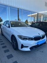 BMW 320i Sport Line Automatik Sport Line - BMW 320 Gebrauchtwagen in München