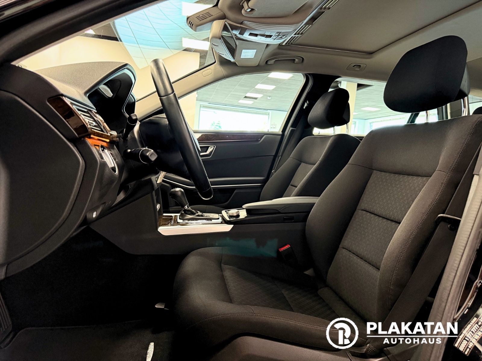 Fahrzeugabbildung Mercedes-Benz E 200 T-Modell Abst-Tempomat Navi MB-Service