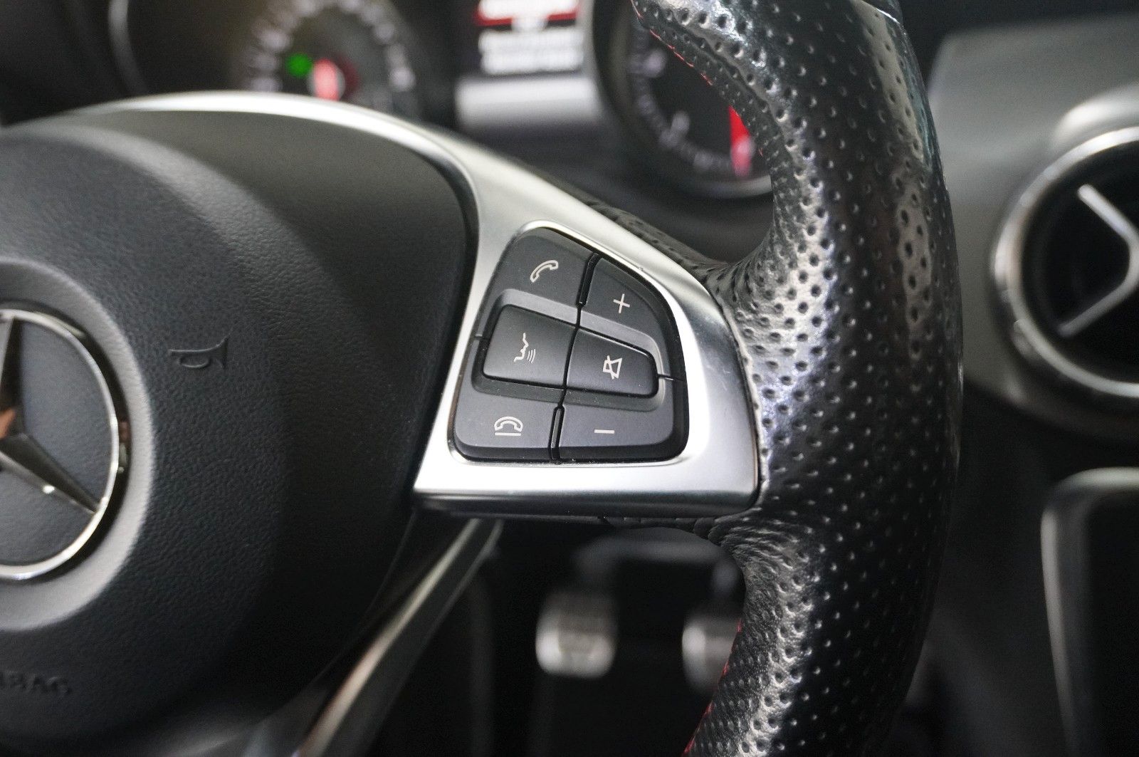 Fahrzeugabbildung Mercedes-Benz CLA 180 COUPE AMG LINE NAVI/LED/SPORT/TEMP./AMG