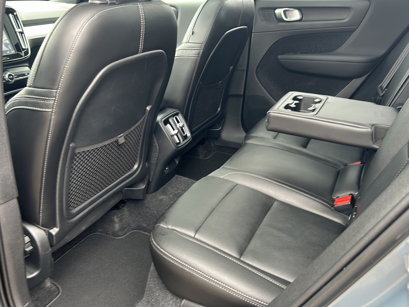 Fahrzeugabbildung Volvo XC40 D3 Geartronic Momentum Pro