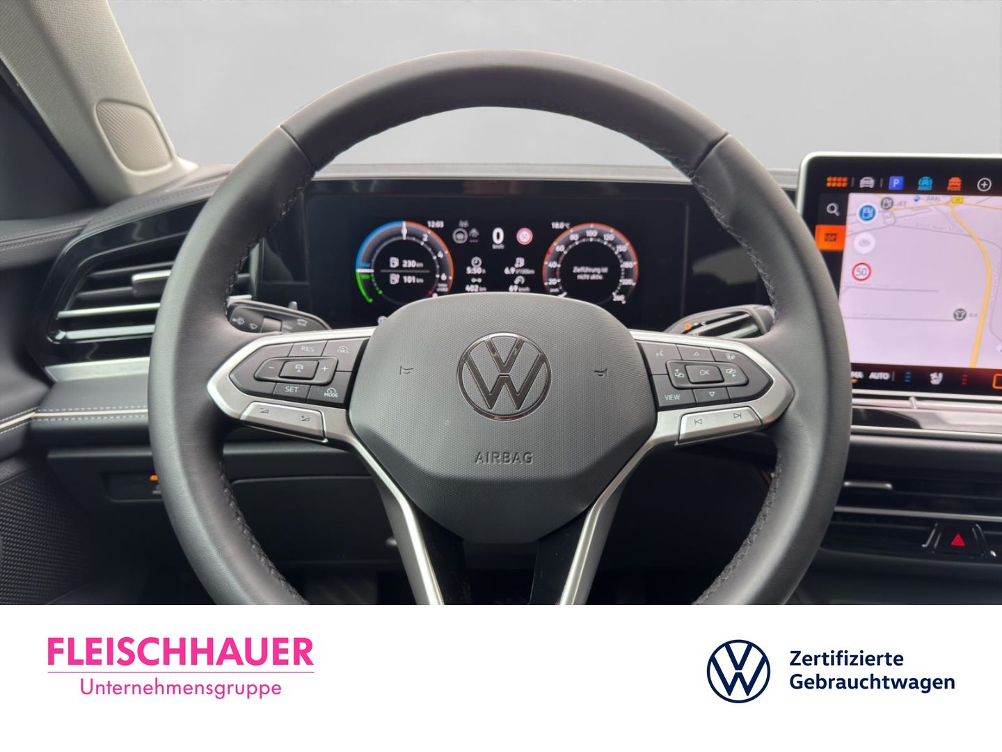 Volkswagen Passat Variant 1.5 TSI eHybrid Business AHK Head foto 9