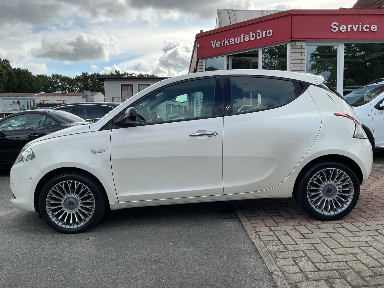 Lancia Ypsilon Platinum 0.9 Twinair PDC USB Allwetter