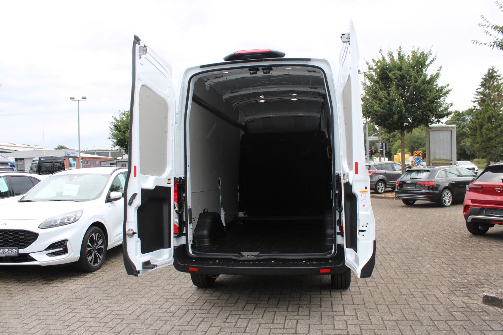 Fahrzeugabbildung Ford Transit L3 H2 LKW Kasten HOCHDACH KLIMA AHK CAM