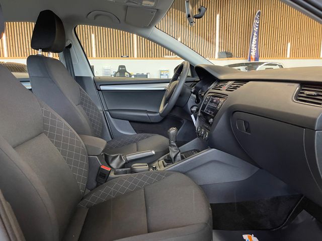 MYAUTOCENTER – Gebraucht- und Jahreswagen mit Werkstattservice in Pfaffenhofen Skoda Octavia Lim. Active *1. Hand*LED*Klima*PDC*TÜV*