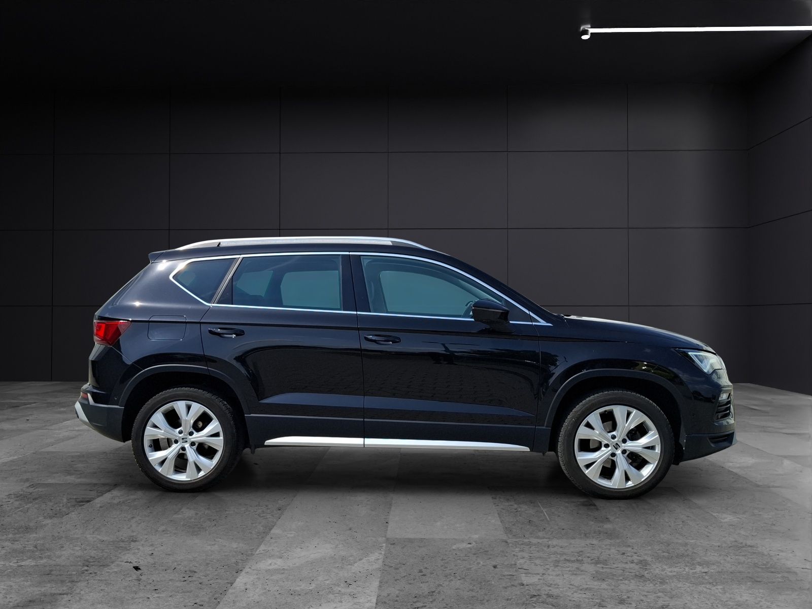 Fahrzeugabbildung SEAT Ateca TSI Xperience DSG LED AHK Navi AID ACC RFK