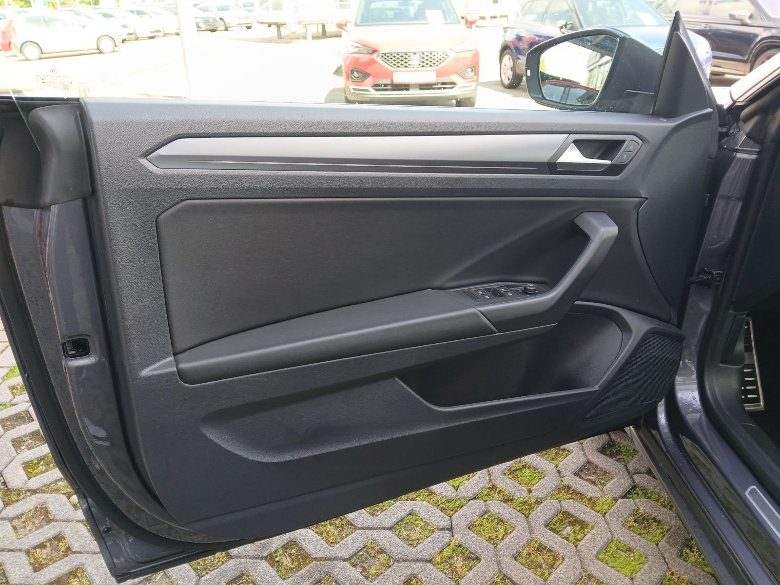 Fahrzeugabbildung Volkswagen T-Roc Cabriolet TSI R-line DSG LED AHK Navi ACC