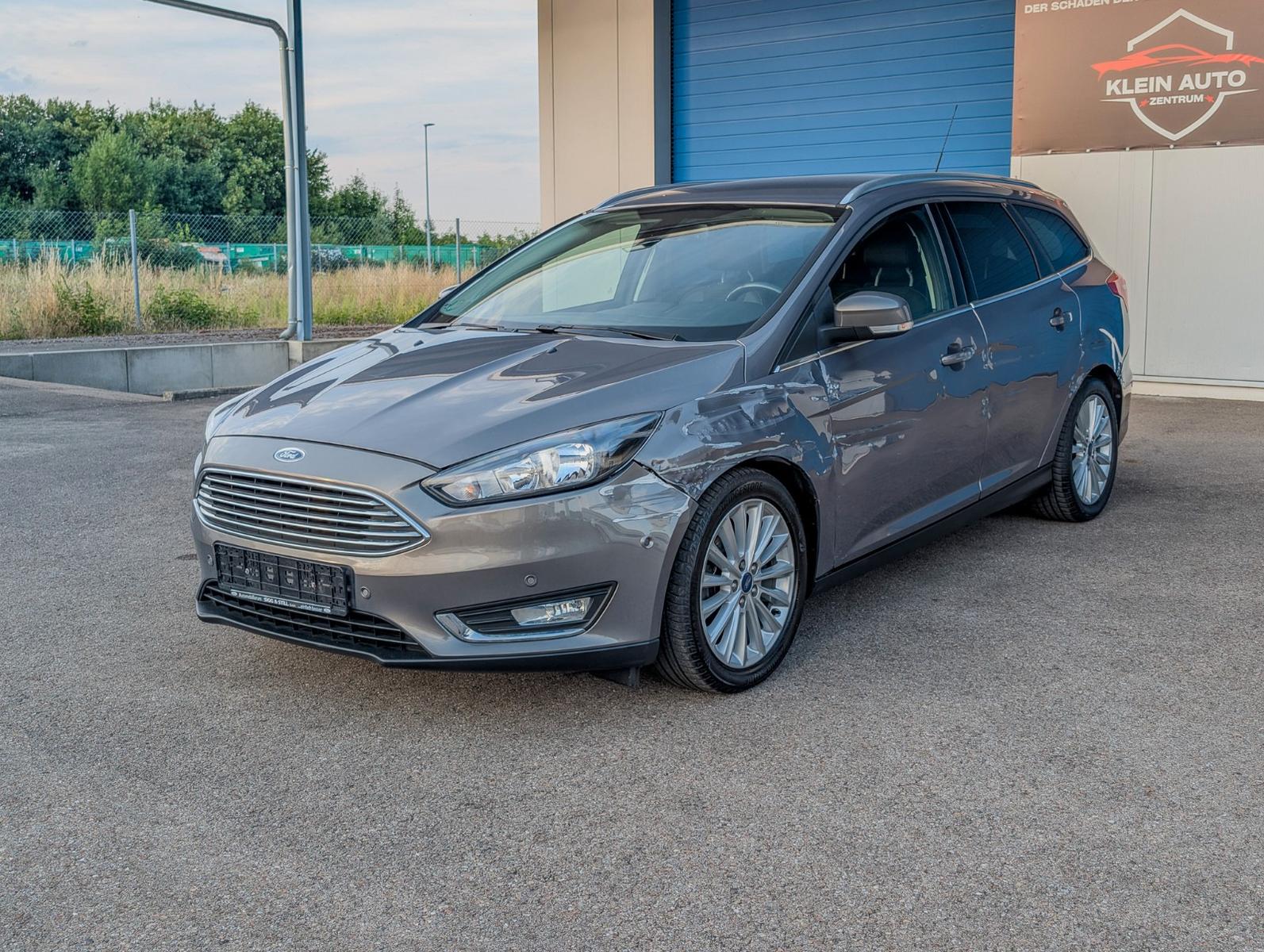 Ford Focus 2015 — interior