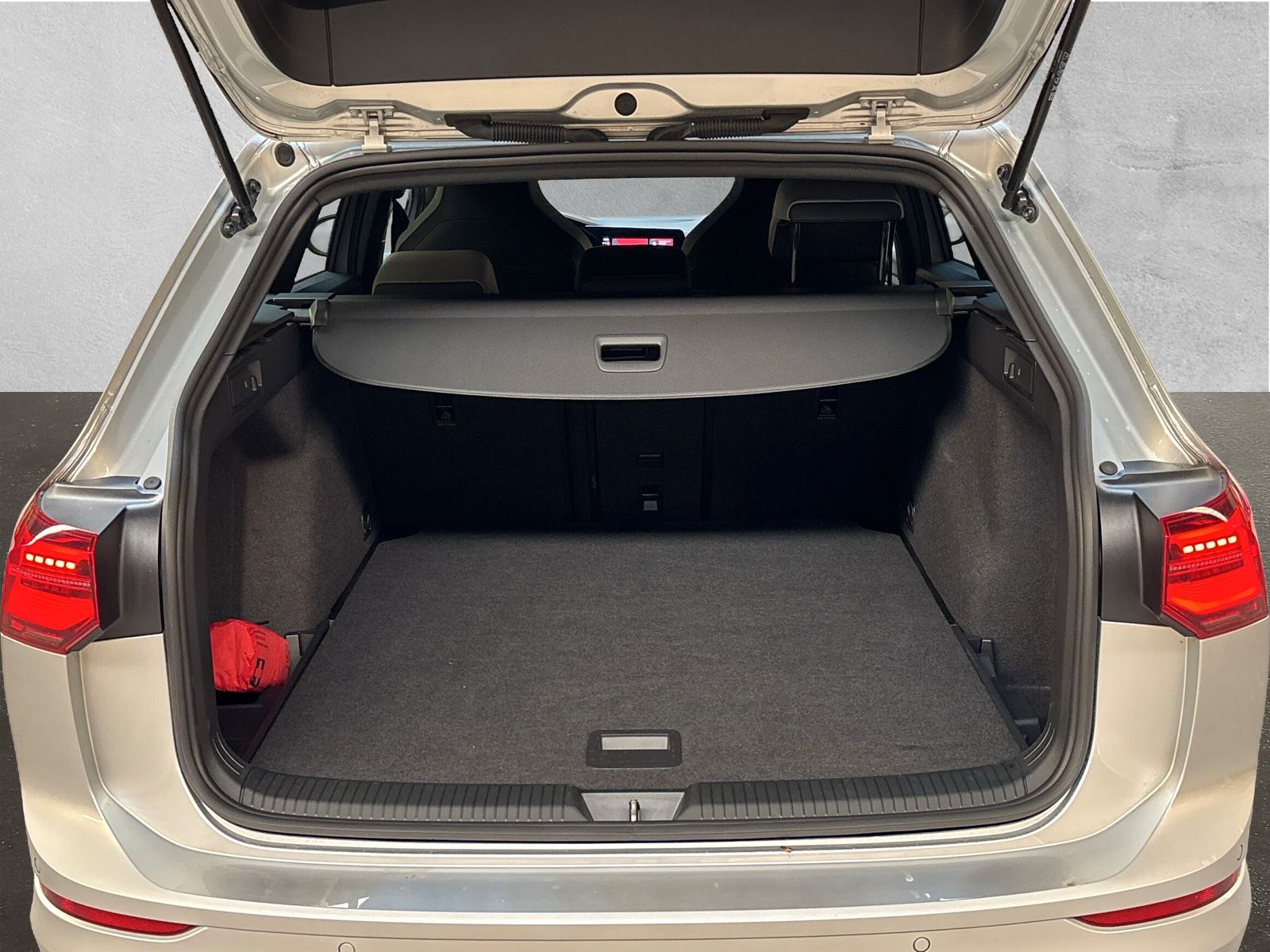 Fahrzeugabbildung Volkswagen Golf Variant 2.0 TDI R-Line AHK Kamera AppConnec