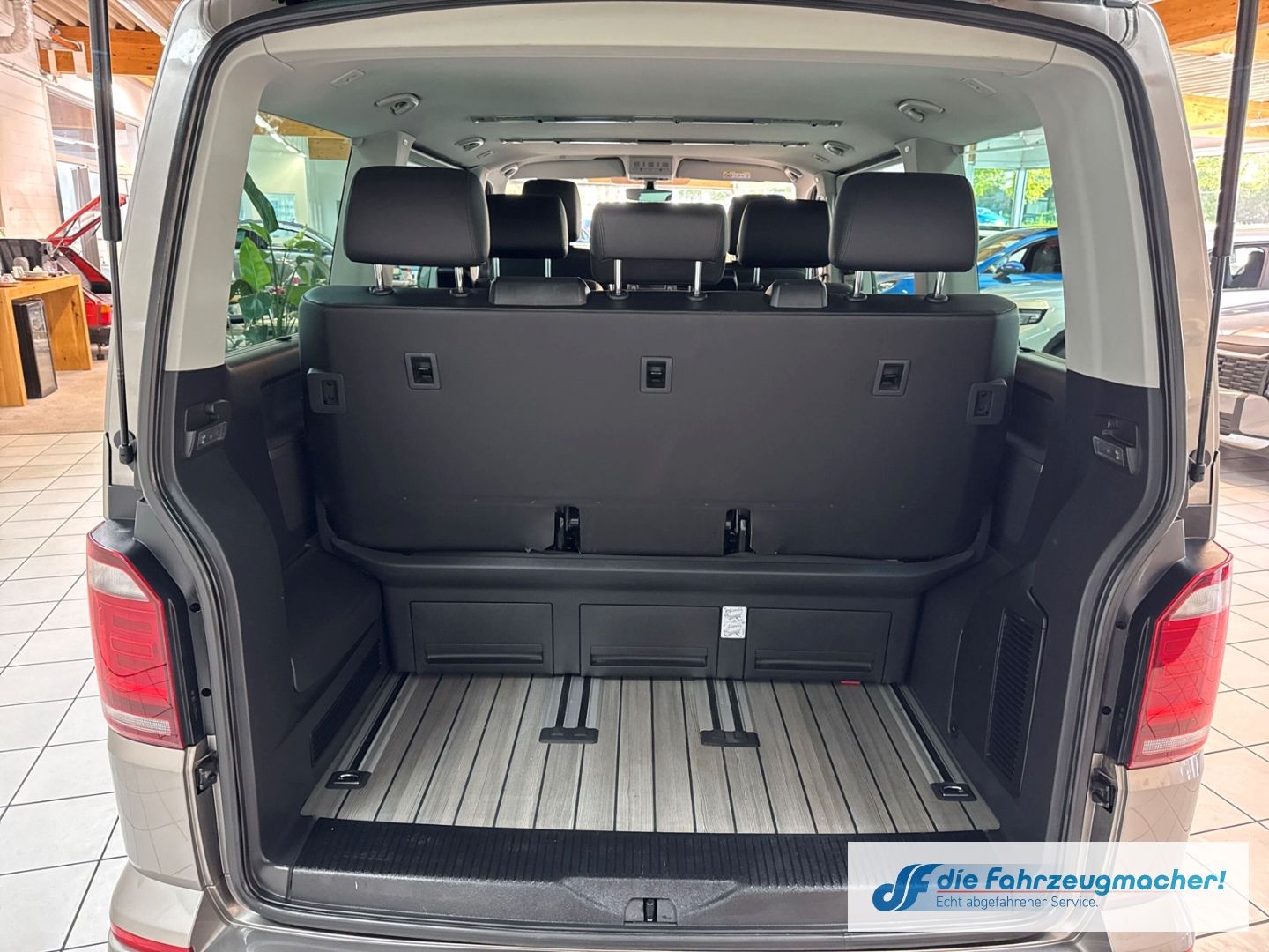 Fahrzeugabbildung Volkswagen T6 Multivan 4Motion Edition StandHZG Navi Leder