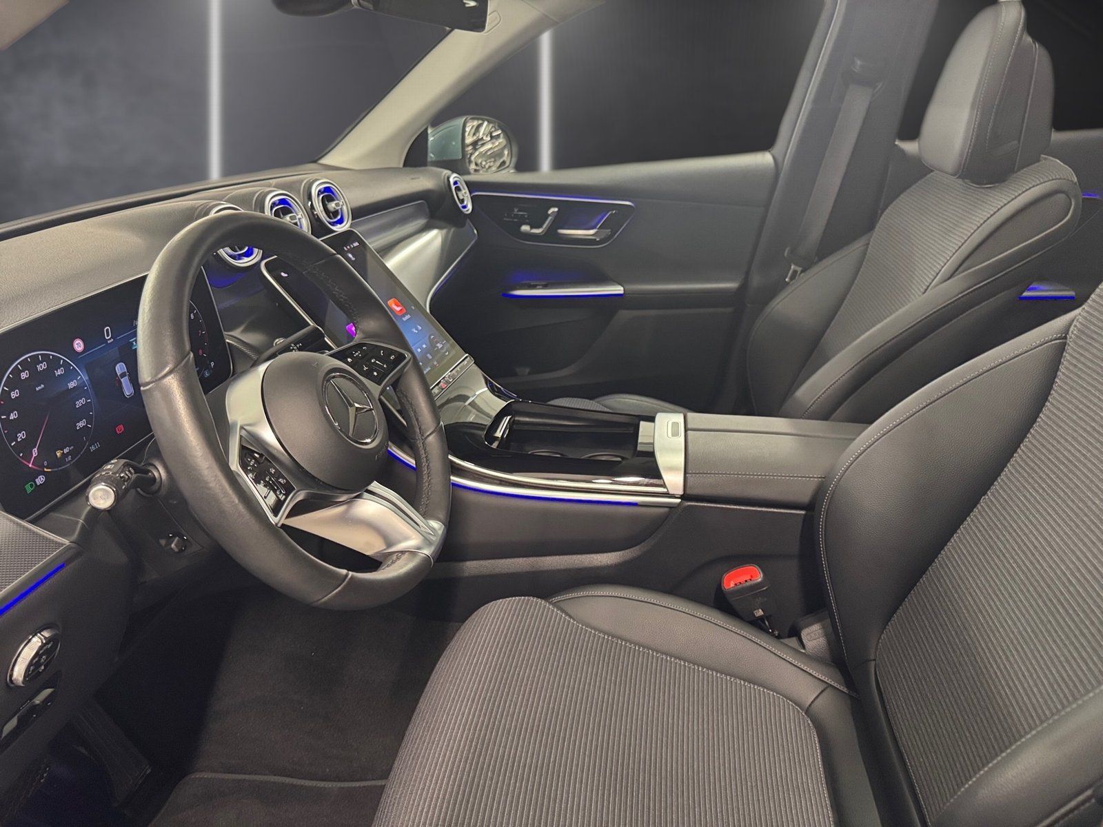 Fahrzeugabbildung Mercedes-Benz GLC 200 4M Avantgarde*STDHZG*AHK*Pano*Totwinkel*