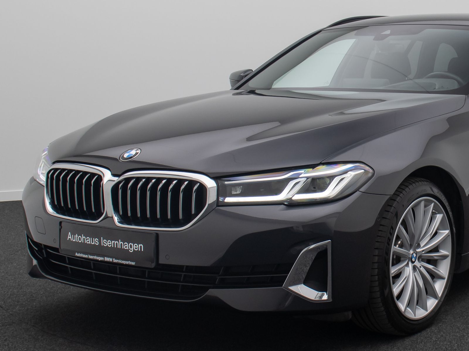 Fahrzeugabbildung BMW 520d xD Luxury Line DAB H/K Laser Kamera 19Zoll