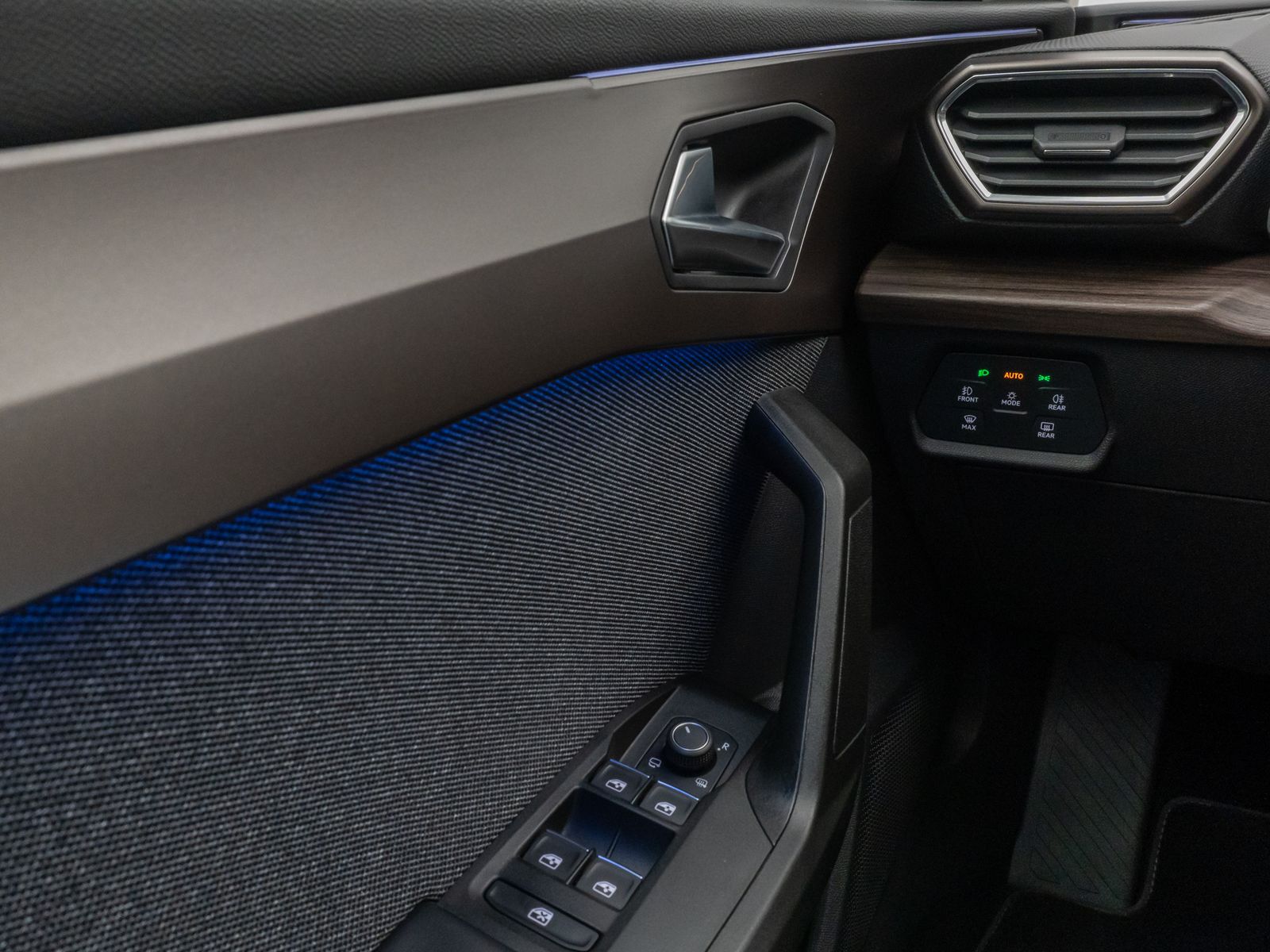 Fahrzeugabbildung SEAT Leon Sportstourer Xcellence Kamera LED 8fach ACC