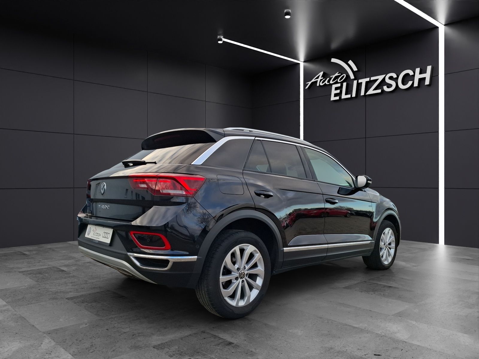 Fahrzeugabbildung Volkswagen T-Roc TSI Style DSG LED Navi AID ACC Park-Assist