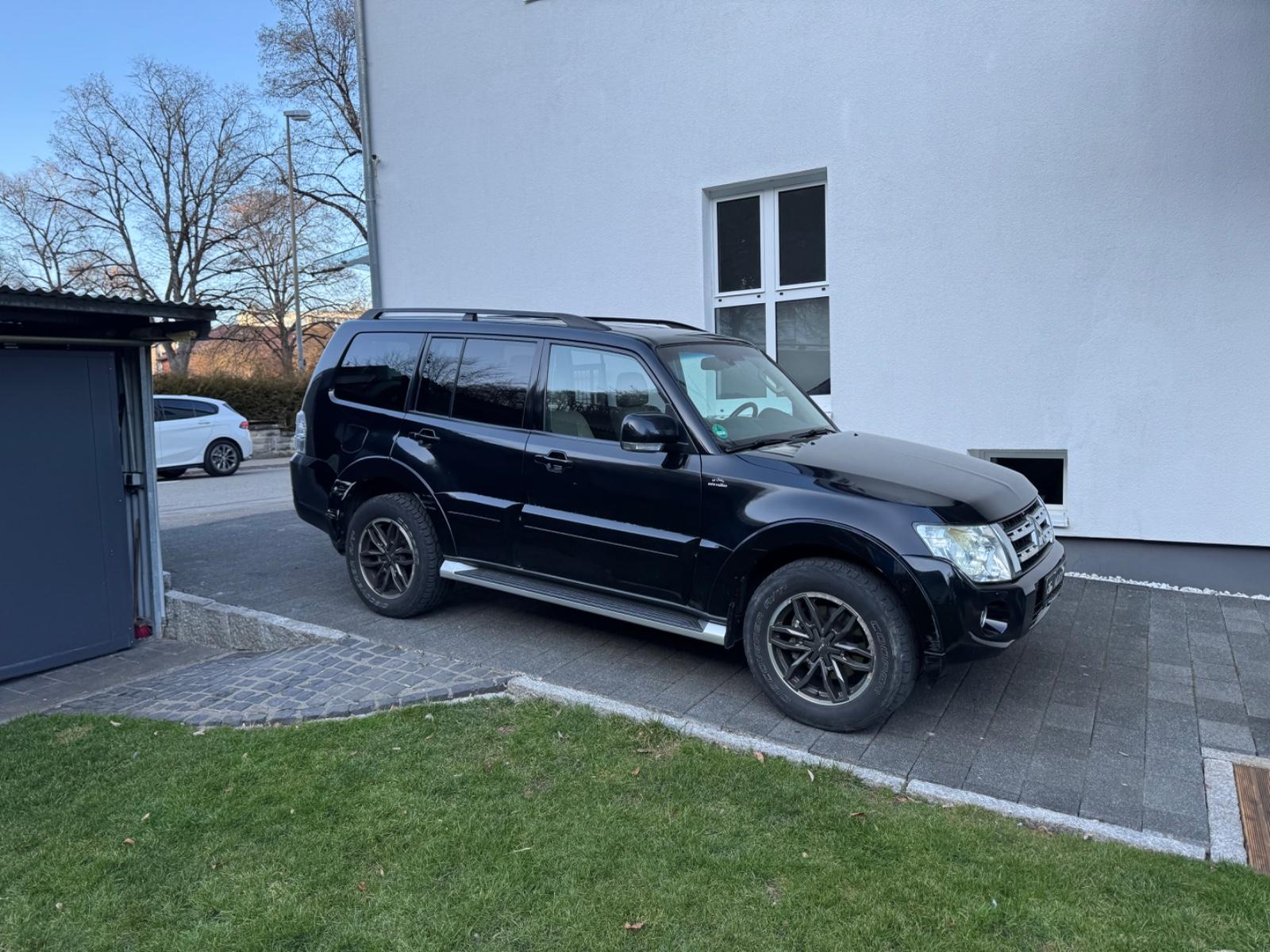 Mitsubishi Pajero 3,2 DI-D 4WD Plus Automatik