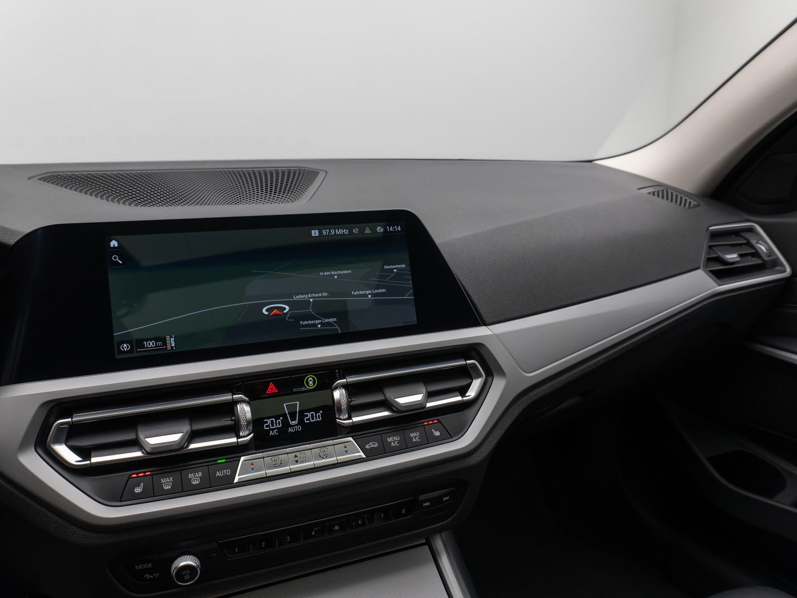 Fahrzeugabbildung BMW 320d Panorama Laser PDC HUD HiFi Komfort Alarm