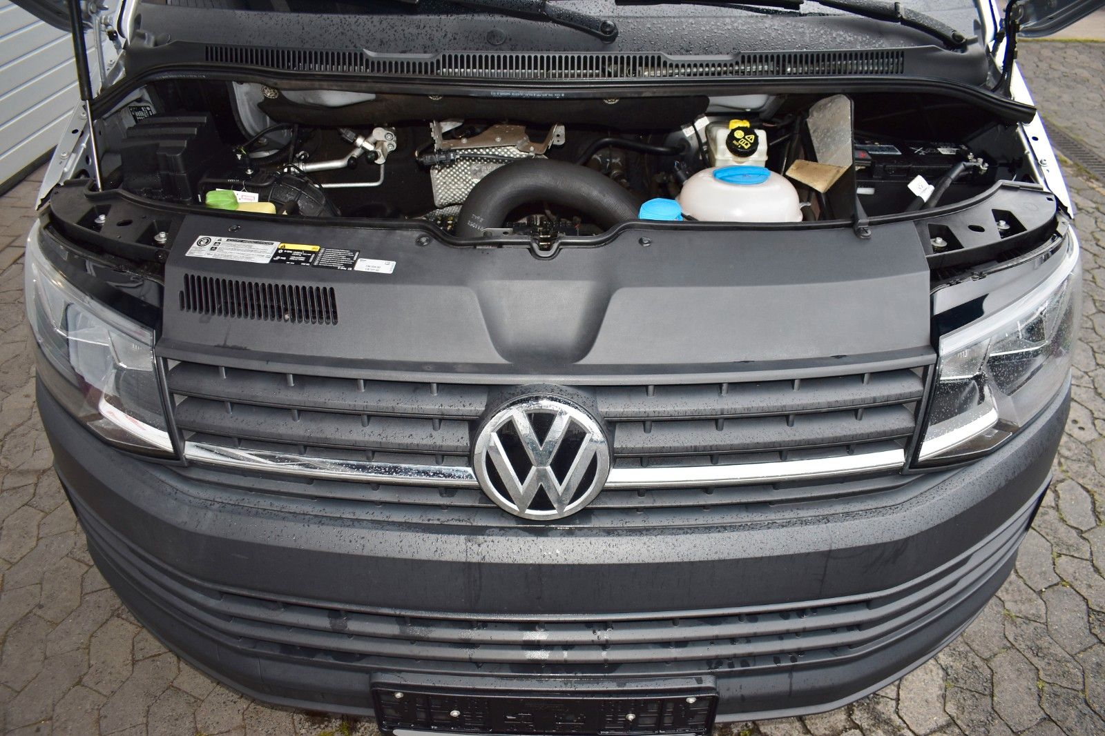 Fahrzeugabbildung Volkswagen T6 Transporter Pritsche lang,3 Sitzer,AHK