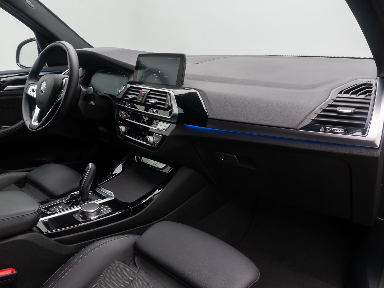 Fahrzeugabbildung BMW X3 xD30e xLine HUD DAB Kamera Alarm HiFi 19Zoll