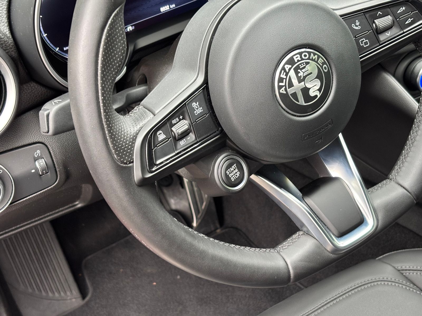 Fahrzeugabbildung Alfa Romeo Giulia Ti Q4/MEMORY/ACC/NAVI/KAMERA/SHZ