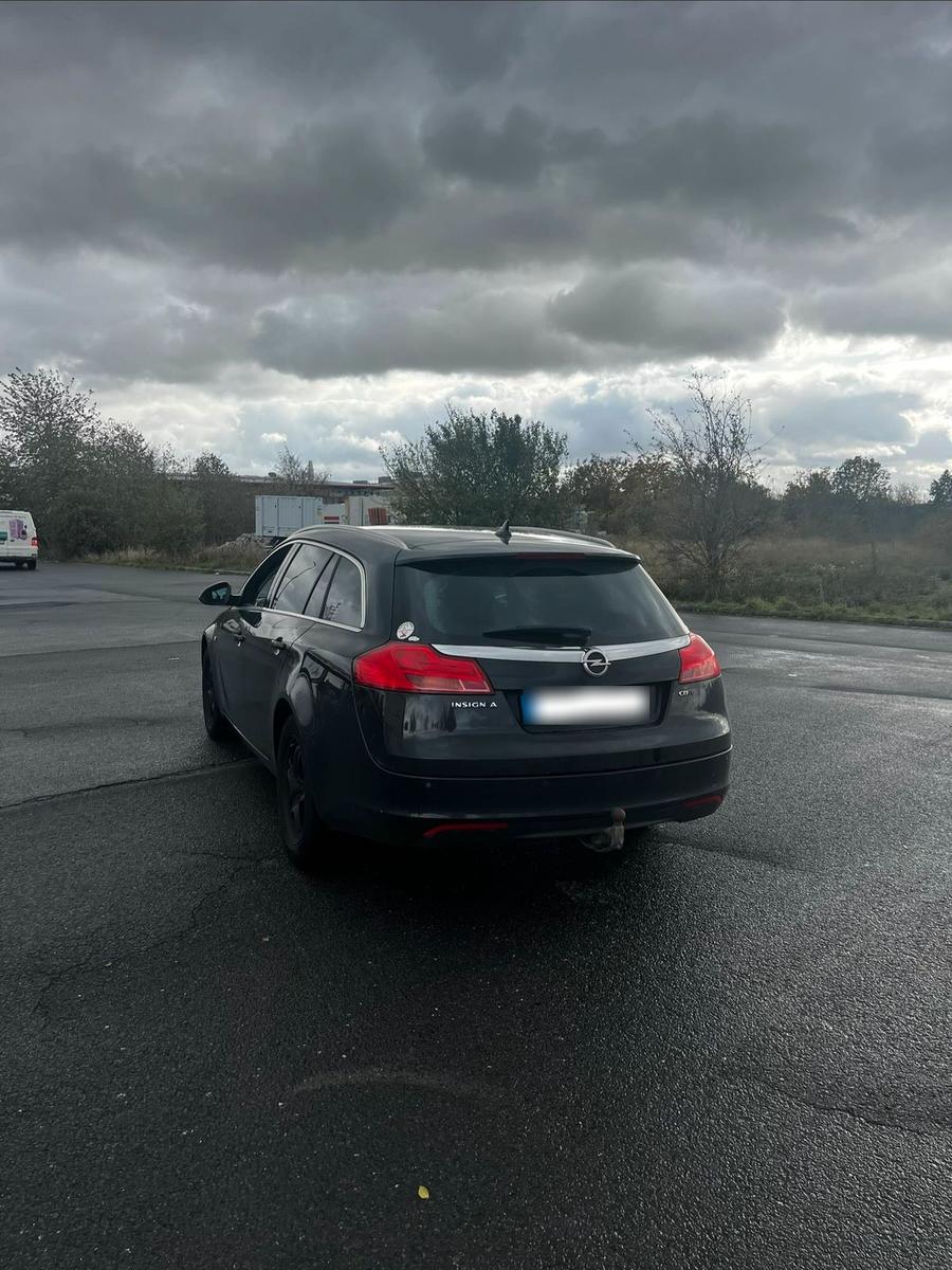 Opel Insignia 2011 — rear view