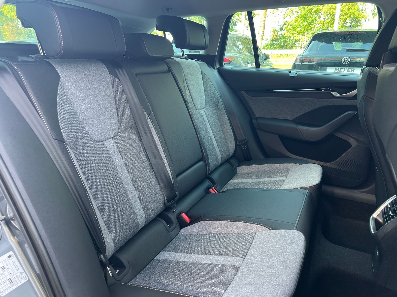 Fahrzeugabbildung SKODA Octavia Combi Tour 2.0 TDI DSG *AHK, LED, ACC, K