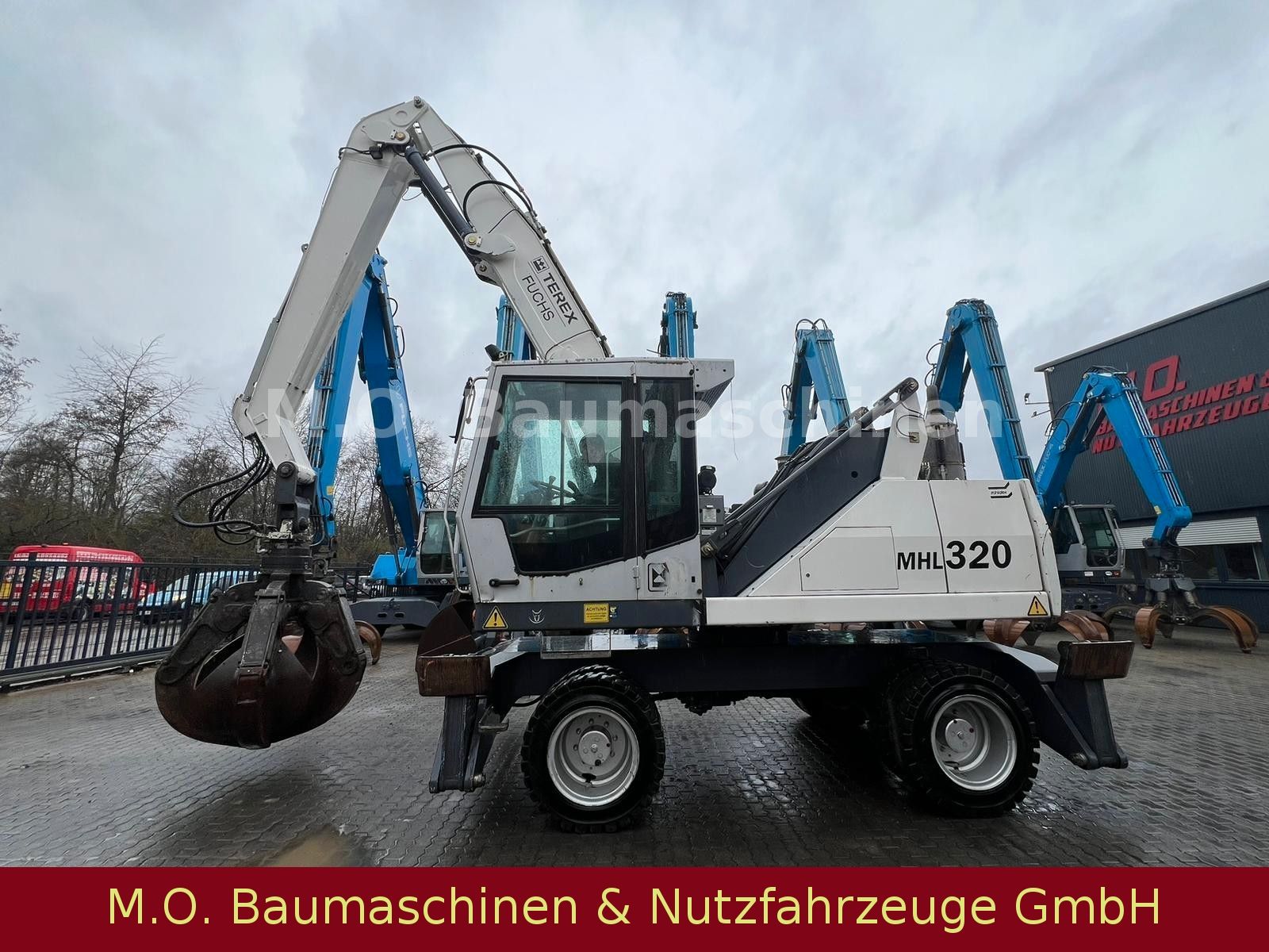 Fahrzeugabbildung Fuchs Terex MHL 320 / Polyp/ Liftkabine/