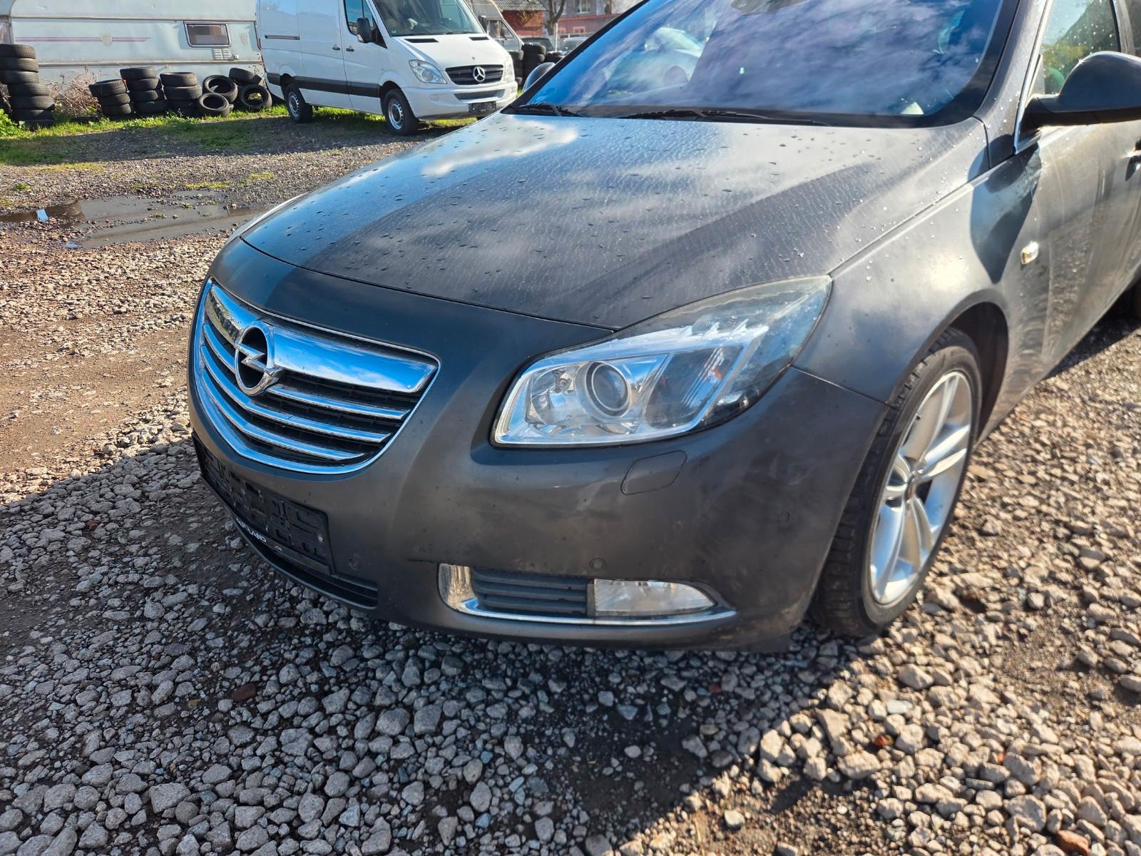Opel Insignia A Sports Tourer Sport 4x4+AHK+TÜV NEU