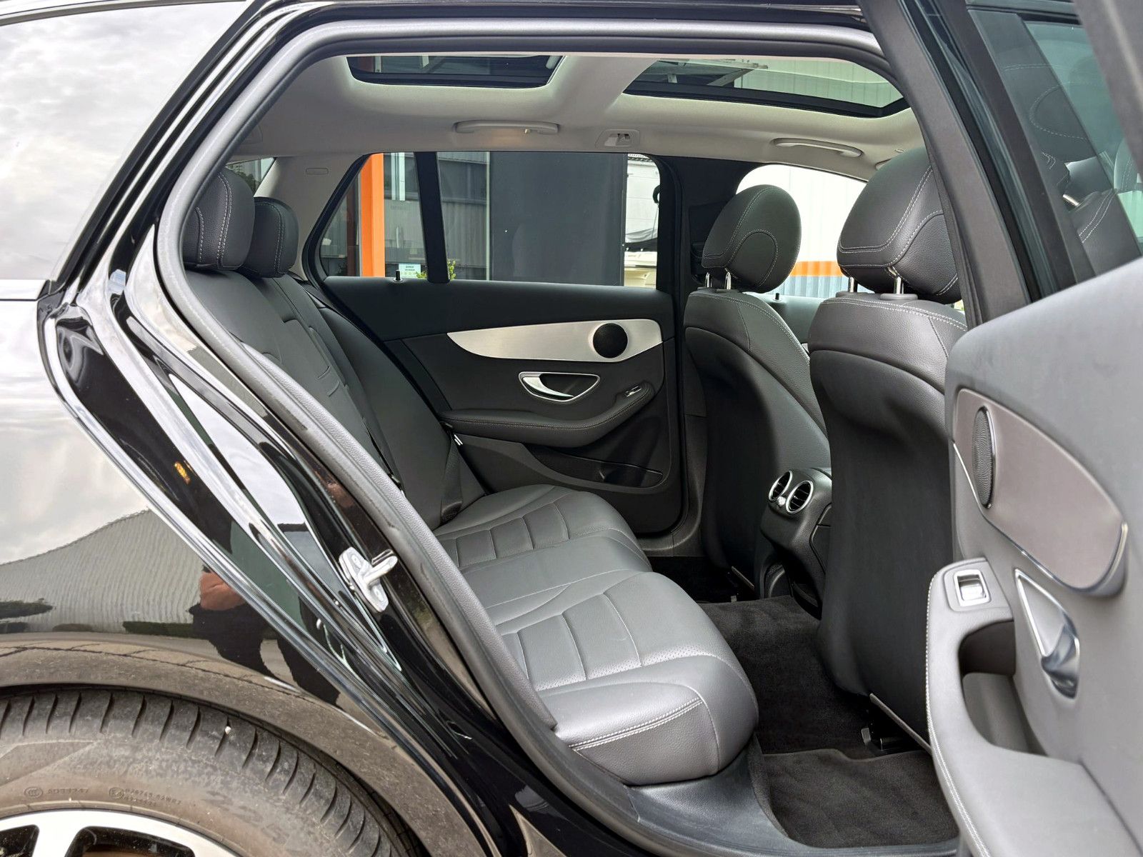 Fahrzeugabbildung Mercedes-Benz C220d T-Modell Avantgarde ACC 360° AHK PANO NAV