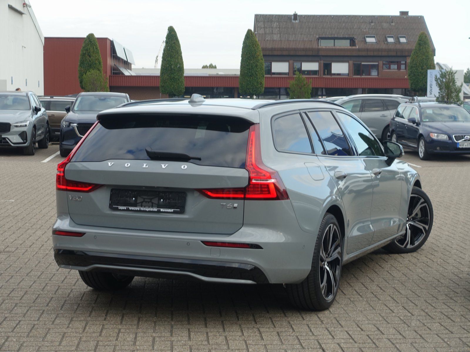 Volvo V60 T6 Ultra Dark AWD Plug-in Hybrid/Pano/H&K imagem 2