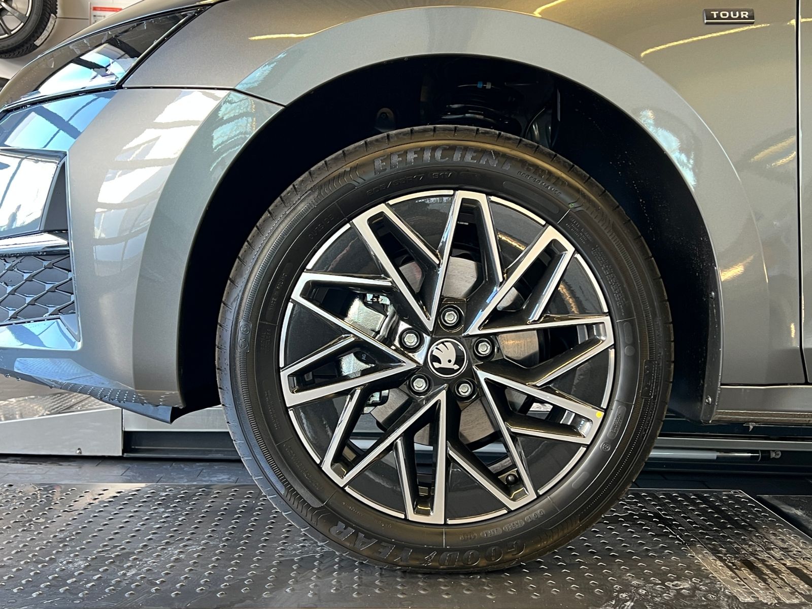 Fahrzeugabbildung SKODA Octavia Combi TOUR 2.0 TDI DSG *AHK, Travel Assi