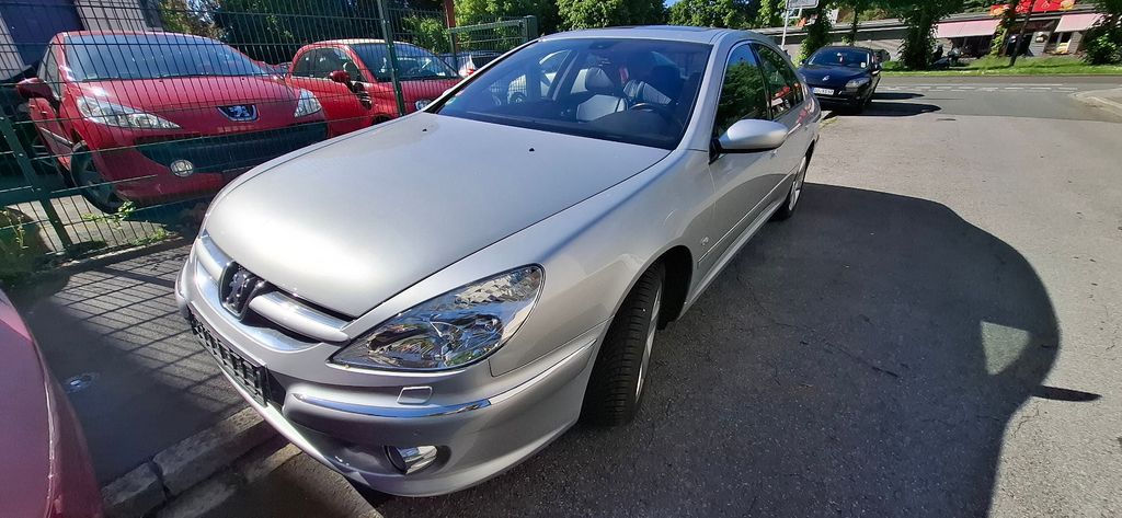 Peugeot 607