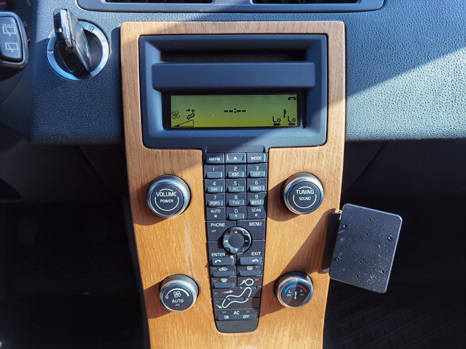Volvo V50 2010 — photo 11