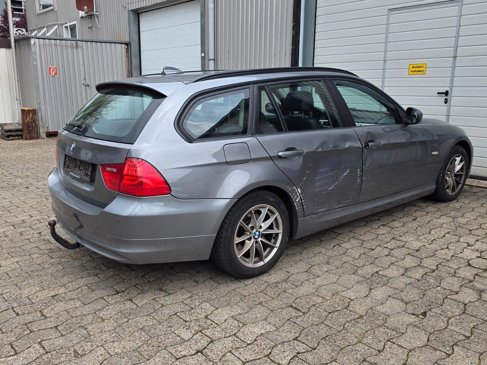 BMW 318 2010 — photo 13
