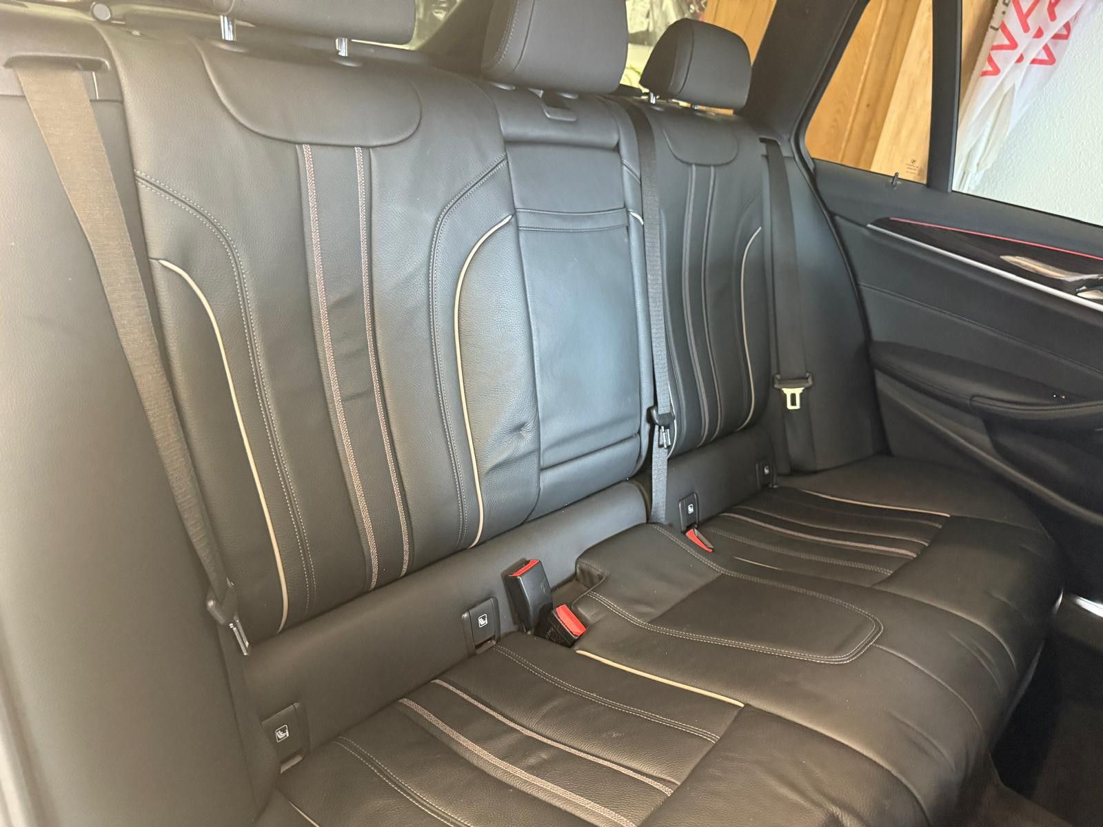 Fahrzeugabbildung BMW 540i Touring xDrive M /1.HAND/ SCHECKHEFT